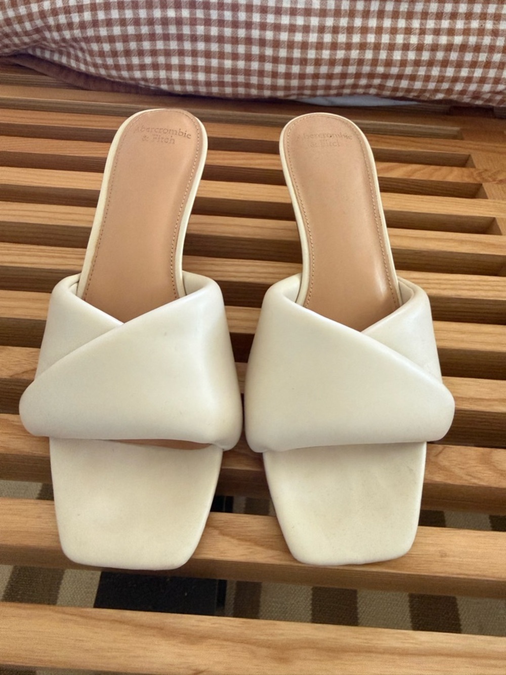 Abercrombie & Fitch Ivory Padded Crossover Slide Mules